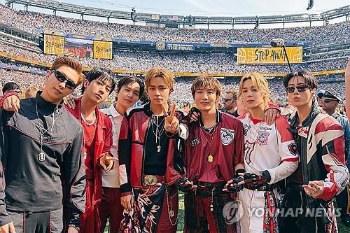 북중미 월드컵 결승전 하프타임쇼 무대 선 BTS