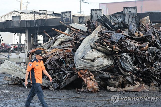 화재로 무너진 활어동