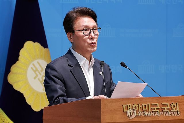 공약 관련 기자회견하는 민주당 김민석 당대표 후보