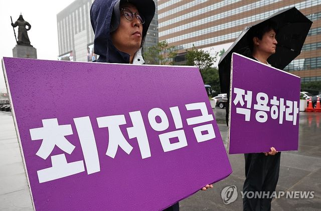 민주노총, 최저임금 인상 선전전