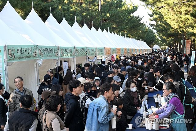 많은 인파 몰린 강릉커피축제장