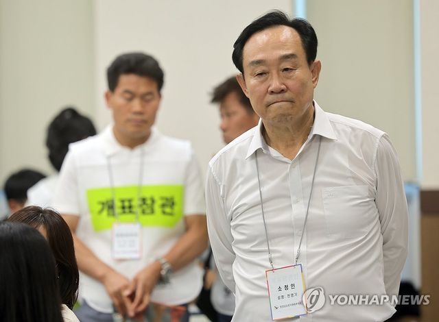 재검표 현장 찾은 천영기 전 시장