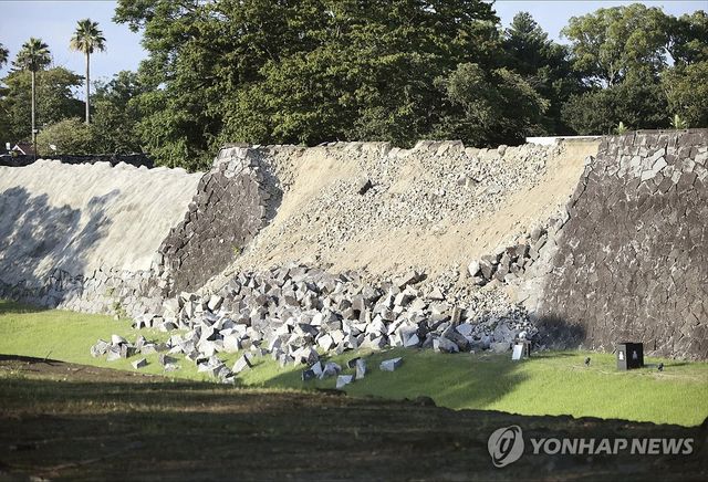 무너진 구마모토 성벽