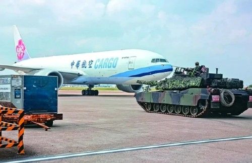 북부 타오위안 국제공항에 배치된 M1A2T 전차