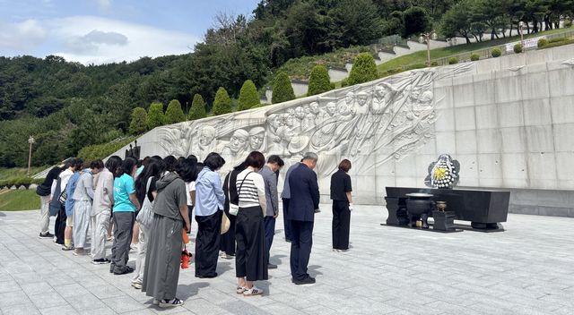 제주 교원, 국립3·15민주묘지 참배