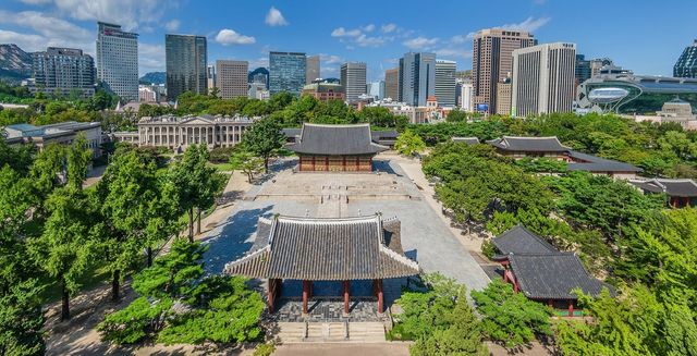 덕수궁 중화전 및 중화문 전경 