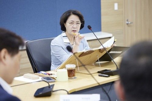 업무보고 받는 추미애 지사