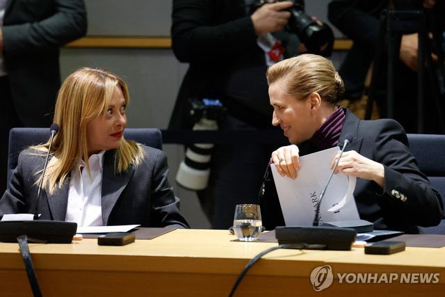 조르자 멜로니 이탈리아 총리와 메테 프레데릭센 덴마크 총리