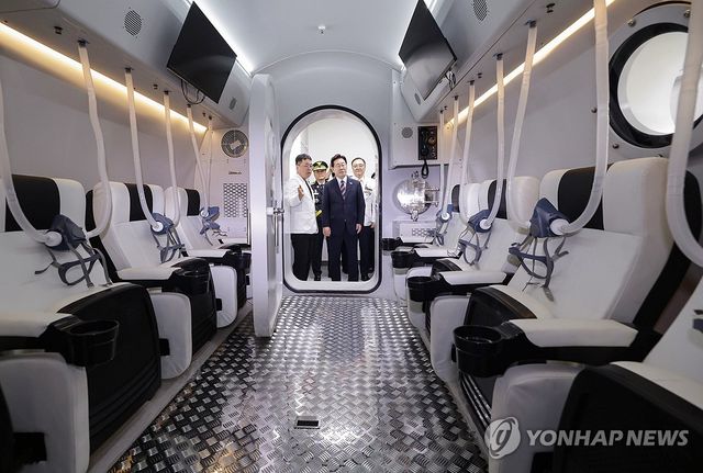 이재명 대통령, 국립소방병원 고압산소치료실 시찰