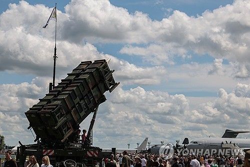 지난 6월 독일 라게 공군기지에서 열린 '독일 연방군 창설 기념일'에 전시된 패트리엇 요격 미사일 시스템 [EPA 연합뉴스 자료사진. 재판매 및 DB 금지] 