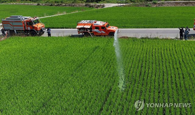 산림청, 농업용수 부족 밀양서 급수 작업