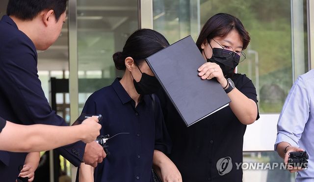 '천안 교회 11세 학대 사망' 외할머니 영장심사 출석