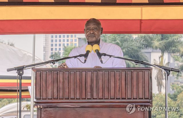 연설하는 무세베니 우간다 대통령