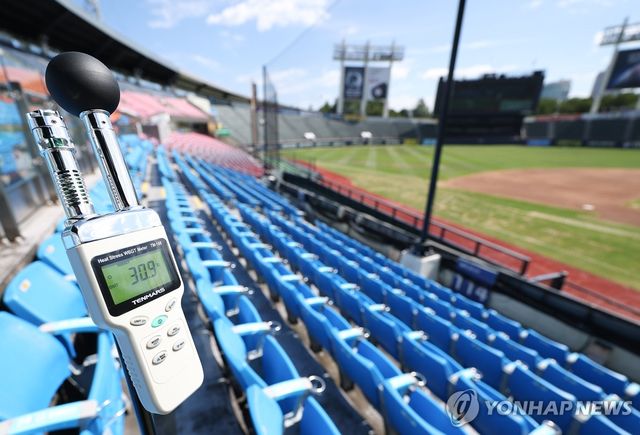 KBO 리그 경기 재개 앞두고 온도 측정