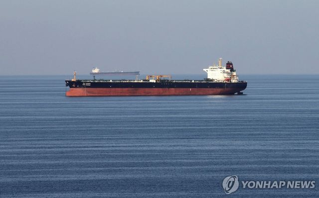 호르무즈 해협 주변을 지나는 유조선