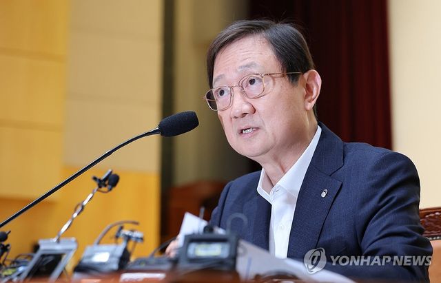 발언하는 이찬진 금융감독원장