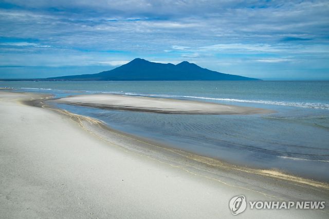 러시아 극동의 쿠릴열도 이투루프섬 해안가