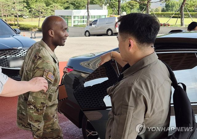 국방부 청사 떠나는 브런슨 주한미군사령관