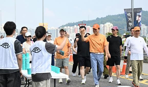 '쉬엄쉬엄 모닝'에 참여한 오세훈 서울시장
