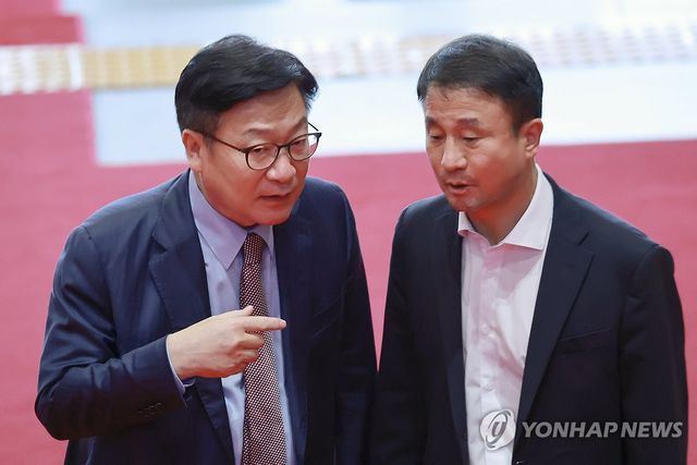 대화 나누는 여야 원내대표