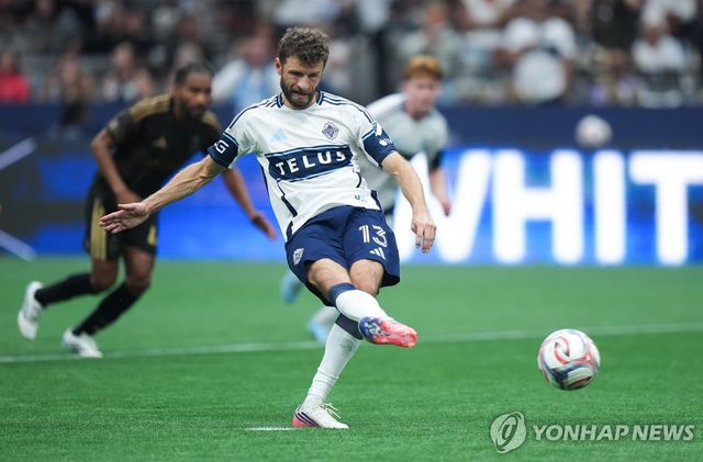 페널티킥 동점골을 터트리는 토마스 뮐러