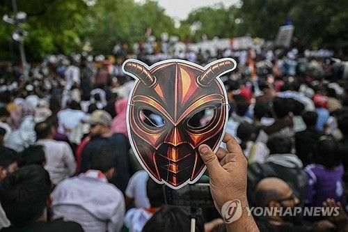 인도 Z세대 '바퀴벌레국민당' 시위