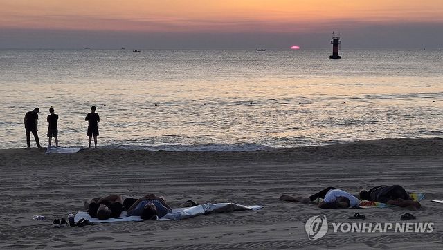 경포해변에서 잠자며 맞는 아침
