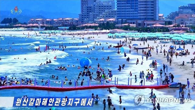 북한 '원산갈마해안관광지구' 피서객들로 북적