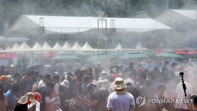 폭염 속 화천토마토축제 인파