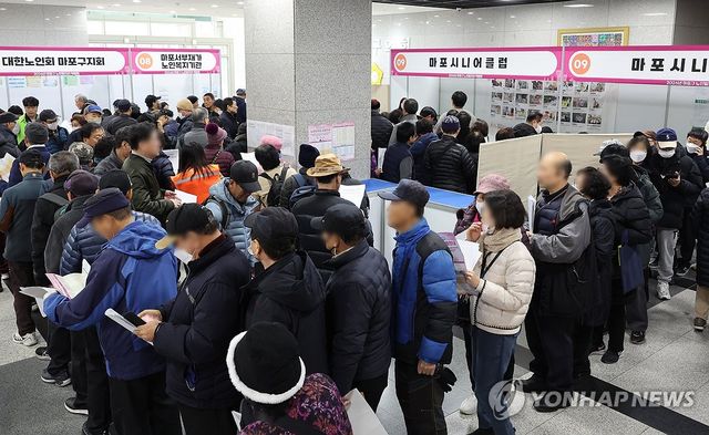 붐비는 노인일자리 박람회
