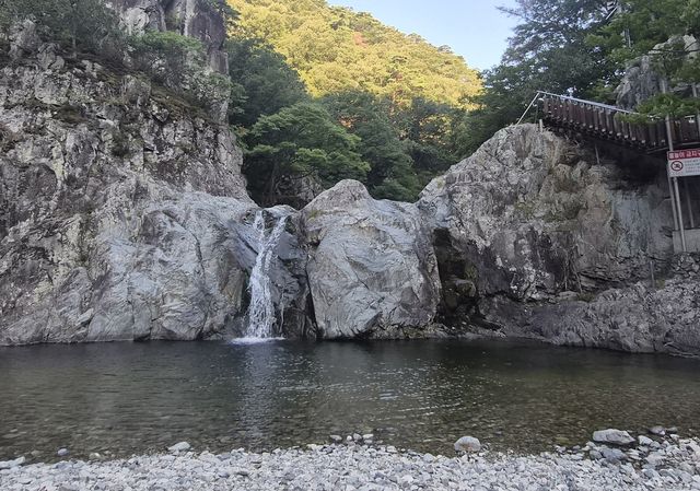물줄기 마른 상생폭포