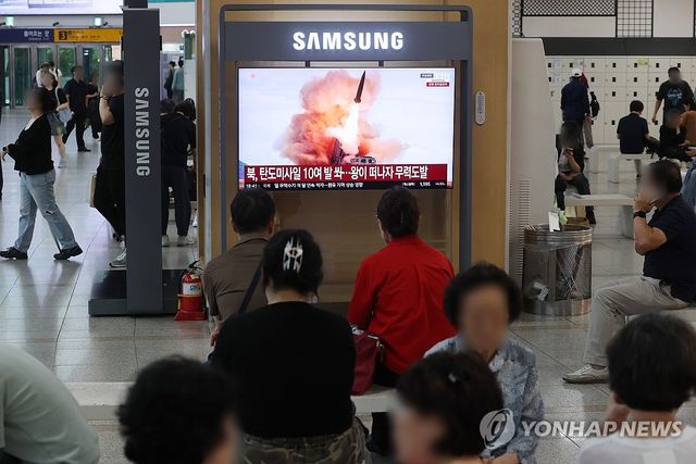 북한, 탄도미사일 도발…10여발 무더기 발사