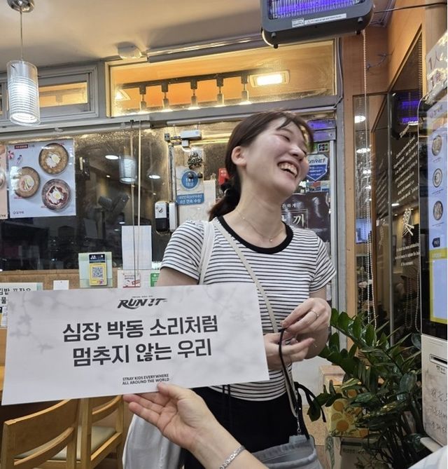 동대문의 김밥집을 찾은 스트레이 키즈 일본인 팬 [사진/성연재 기자] 