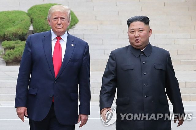 2019년 6월 판문점서 만난 북미 정상