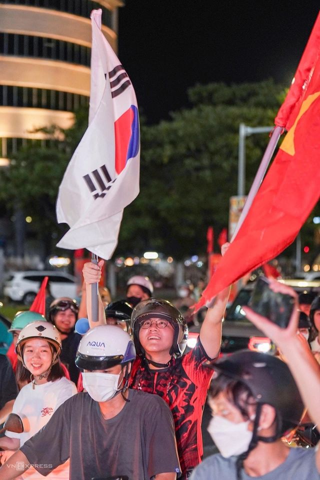 "김상식 땡큐" 태극기를 든 베트남 축구팬
