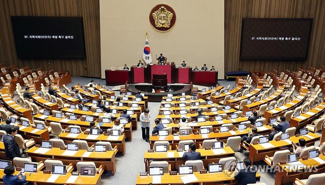 이진숙 제명 촉구 결의안, 민주당 주도로 본회의 통과