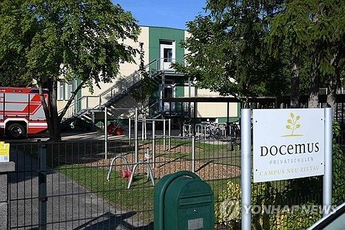 27일 흉악범죄 사건이 발생해 2명이 숨진 독일 베를린 인근의 학교 [AFP 연합뉴스. 재판매 및 DB 금지] 