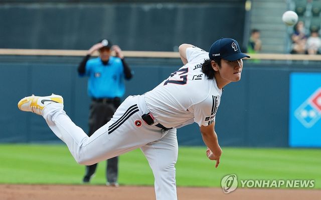 역투하는 곽빈