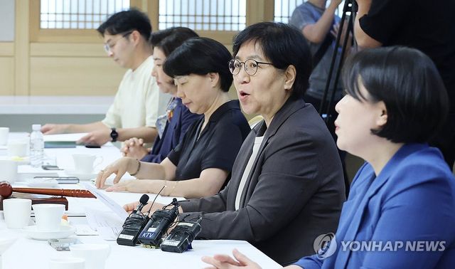 발언하는 정은경 보건복지부 장관