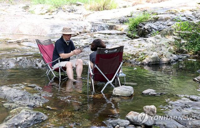 계곡에 발 담그고