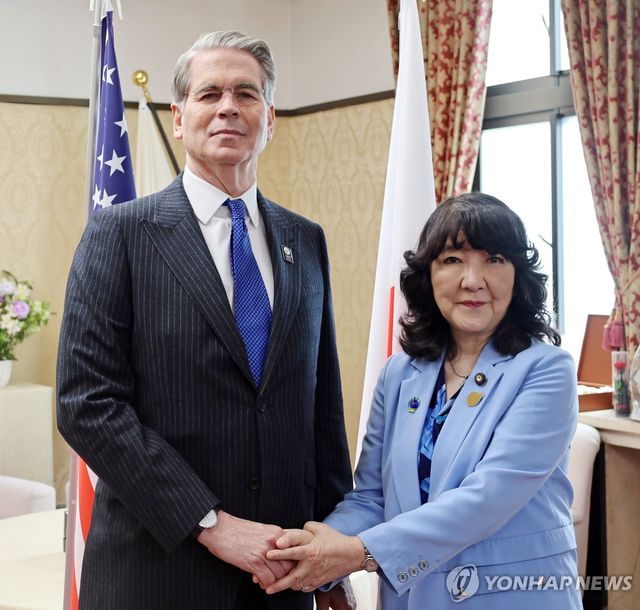 스콧 베선트 미국 재무장관과 가타야마 사쓰키 일본 재무상