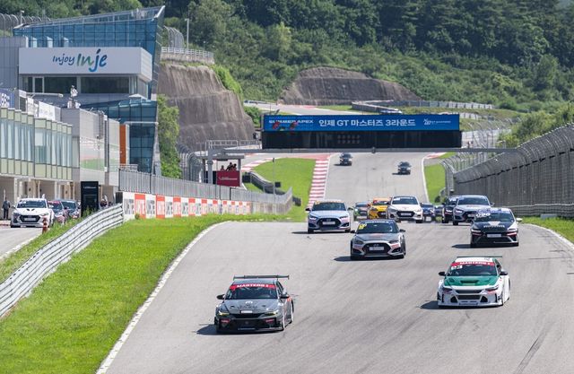 2026 인제 GT 마스터즈 3라운드 스타트 장면