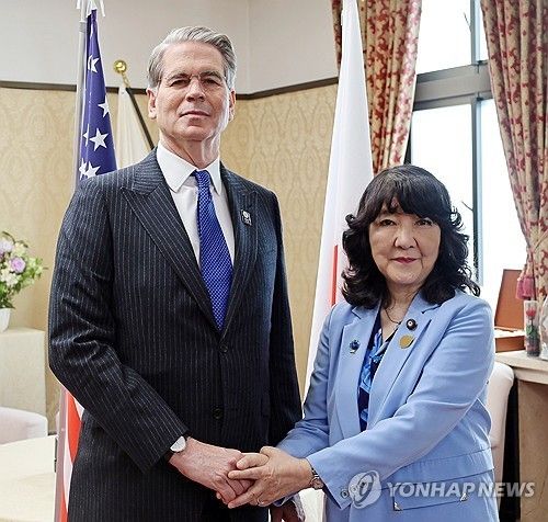 스콧 베선트 미국 재무장관과 가타야마 사쓰키 일본 재무상