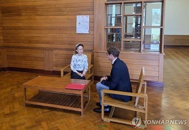 미얀마 수치 고문, 적십자사 면담…"생존사실 확인"