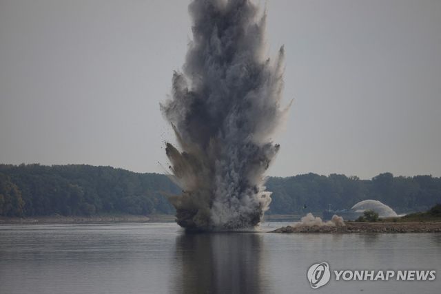 루마니아 다뉴브강 암반 폭파