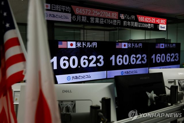 지난 7월 31일 일본 도쿄의 외환거래업체 가이타메닷컴 거래소에 표시된 엔/달러 환율