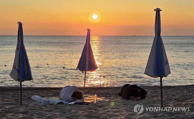 경포해변의 열대야 풍경