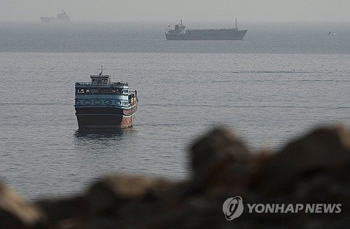 호르무즈 해협의 선박들