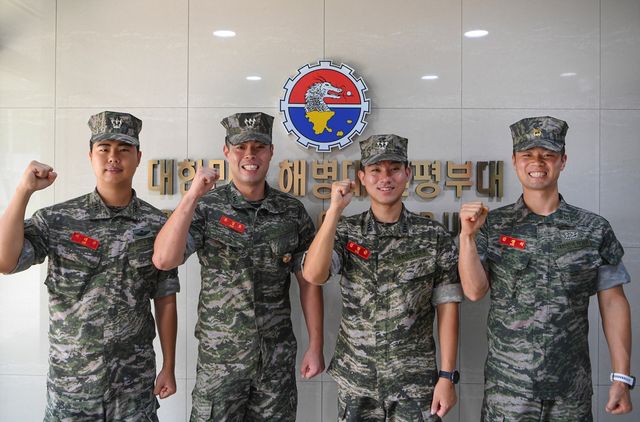 파도 휩쓸린 시민 구한 해병대 연평부대 장병들