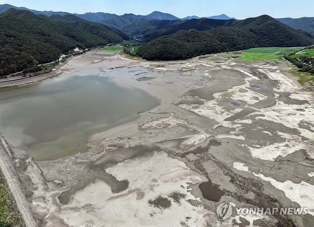 바닥 드러낸 하곡저수지